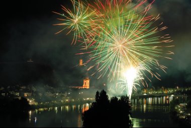 Feuerwerk über der Mosel bei Zell © Philipp Bohn-fotolia.com