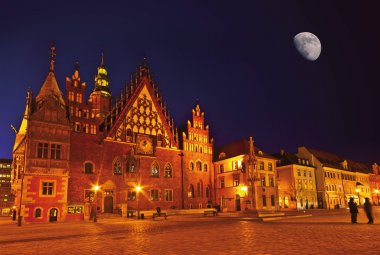 Rathaus und Marktplatz in Breslau © pablo777-stock.adobe.com