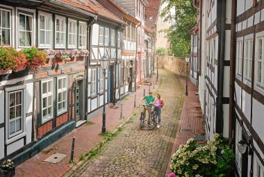 Radtour durch die Altstadt von Hameln © DZT/JENS WEGENER