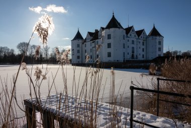 Schloss Glücksburg im Winter © Lars Gieger - stock.adobe.com