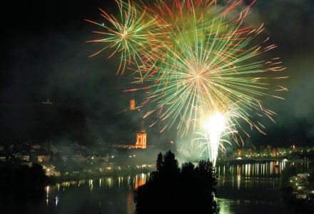 Feuerwerk über der Mosel bei Zell